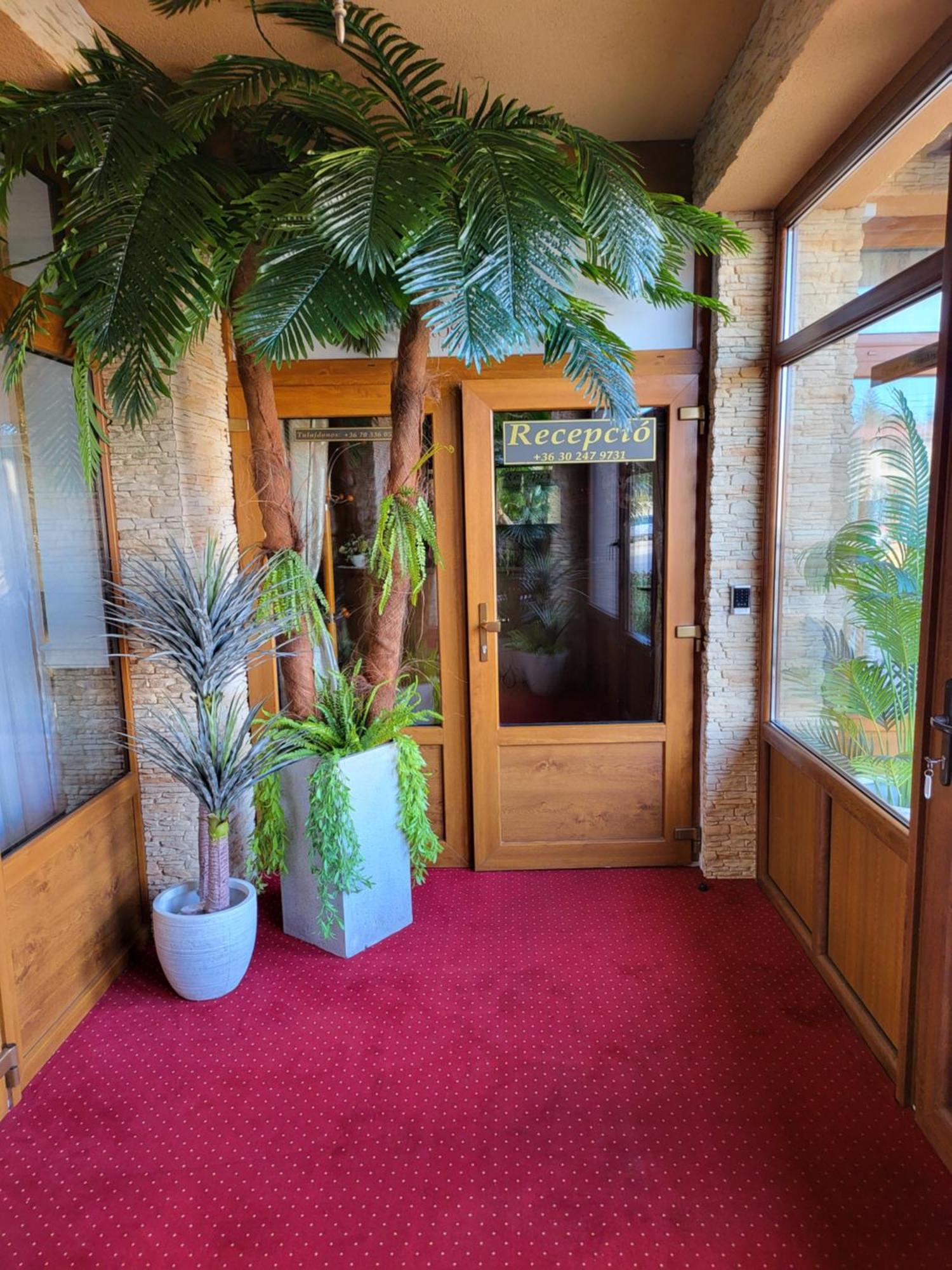 Voeroes Alom Panzio Bed and Breakfast Tiszakécske Exteriör bild