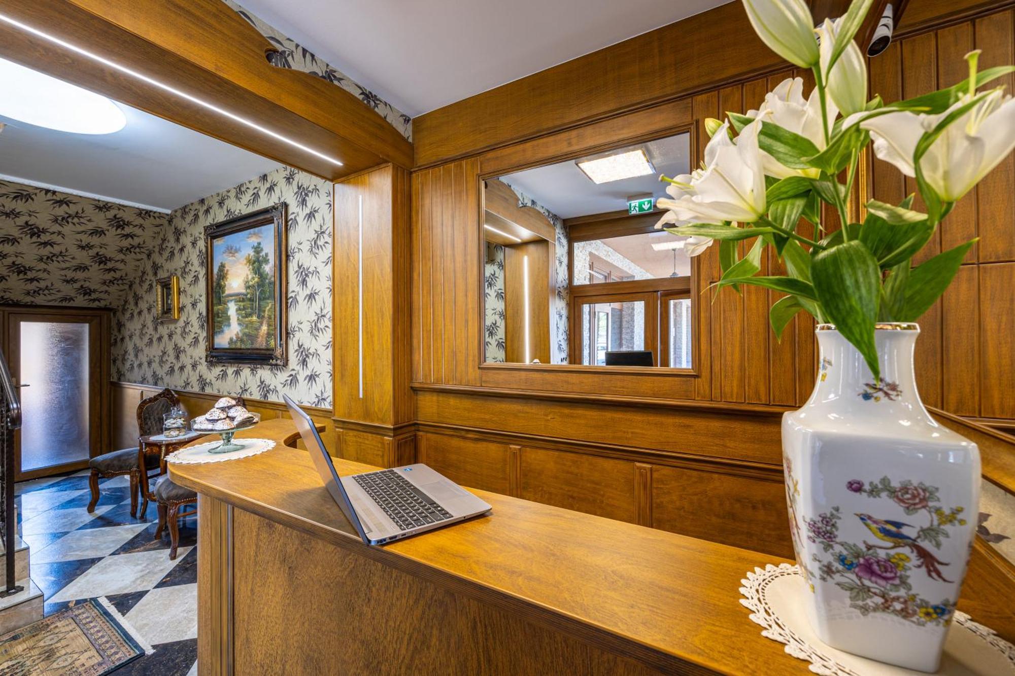 Voeroes Alom Panzio Bed and Breakfast Tiszakécske Exteriör bild