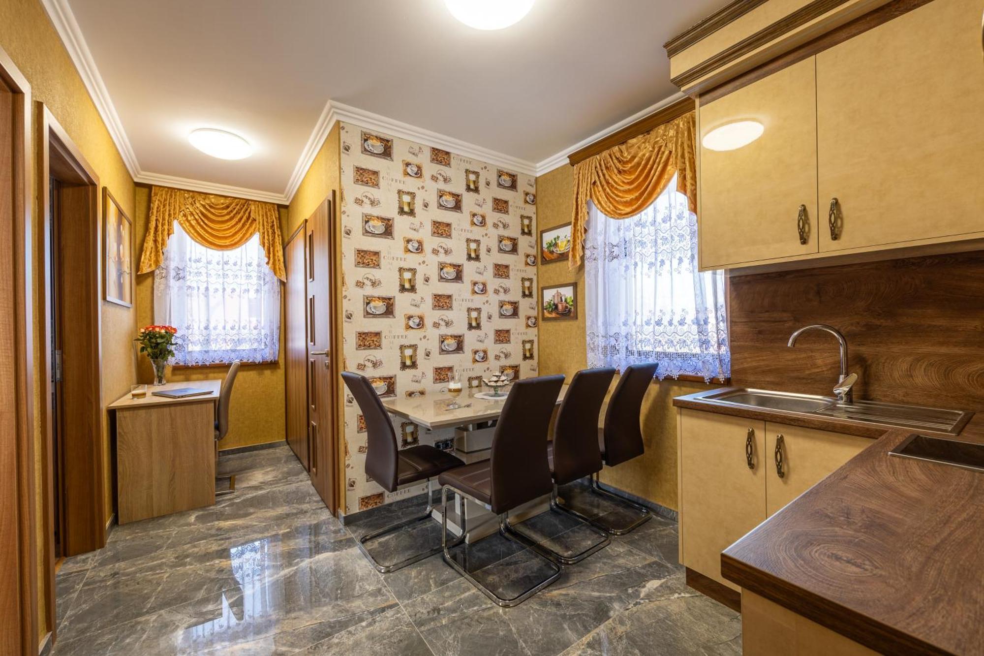 Voeroes Alom Panzio Bed and Breakfast Tiszakécske Exteriör bild