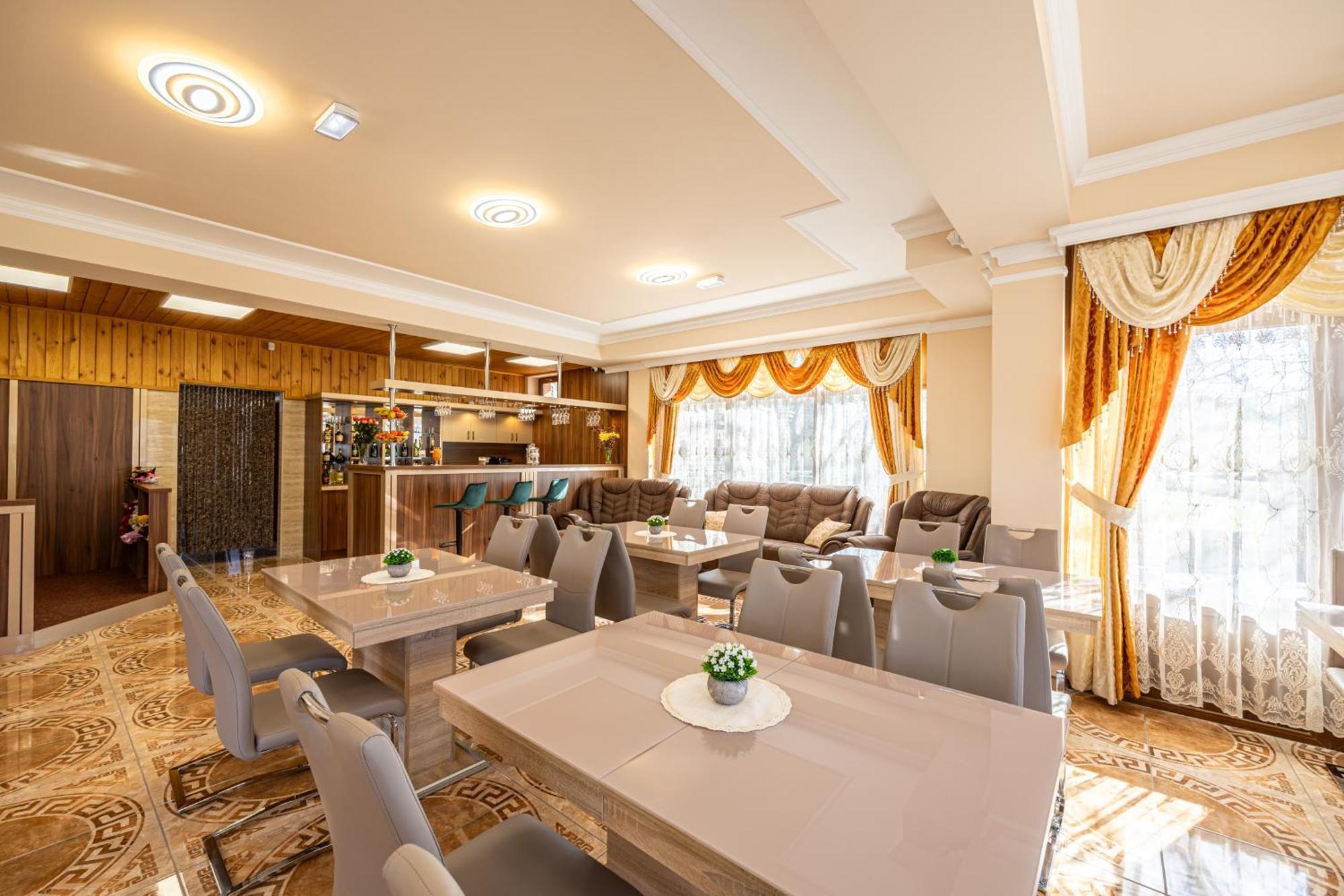 Voeroes Alom Panzio Bed and Breakfast Tiszakécske Exteriör bild